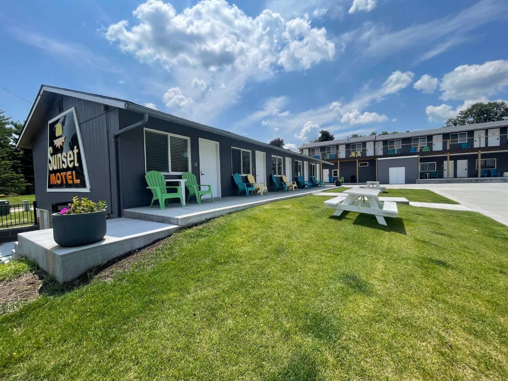 Poolside Double Rooms Lake City Екстериор снимка